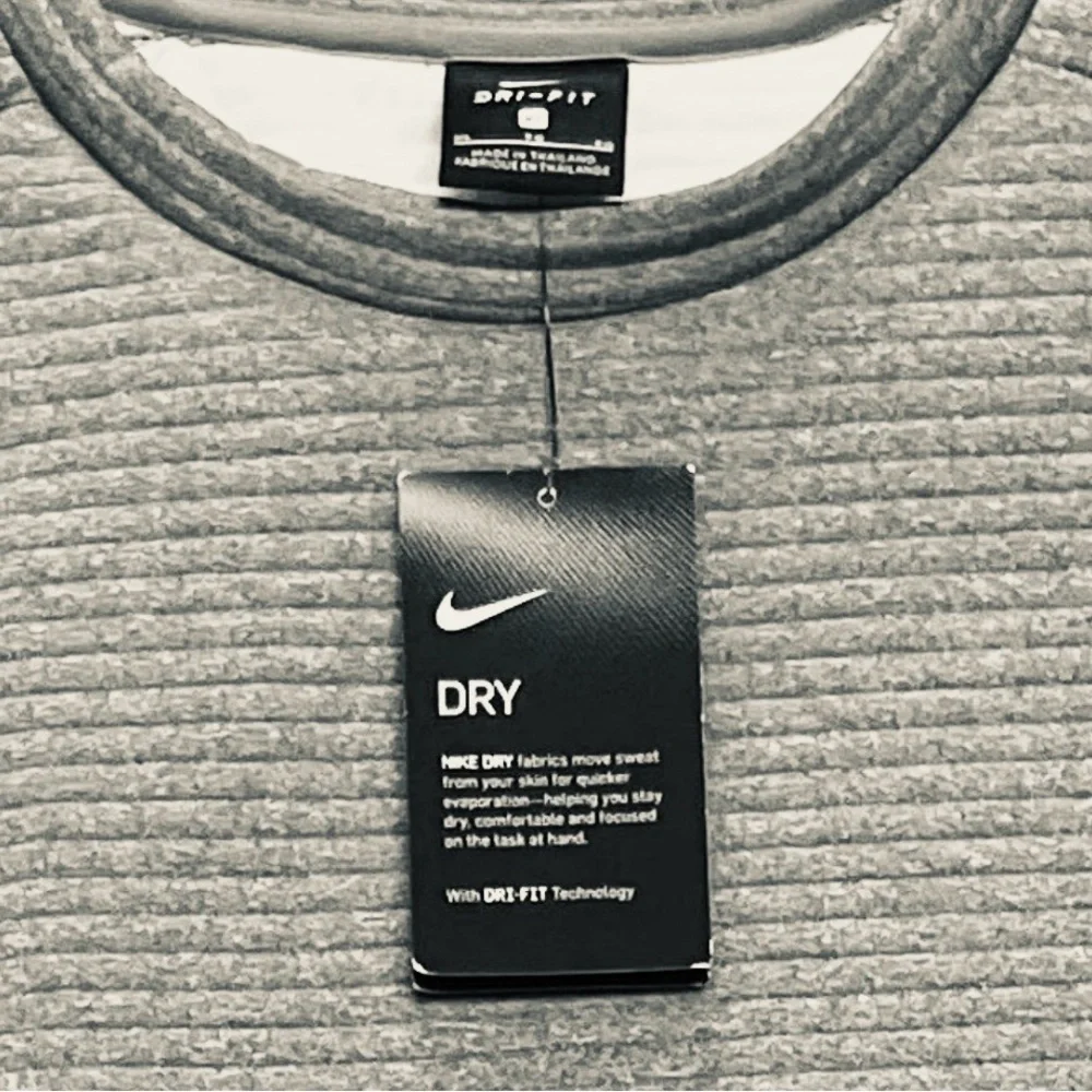 NIKE Women’s XL Dri-Fit Long Sleeve Crewneck Sweatshirt “JUST DO IT.” Logo NWT